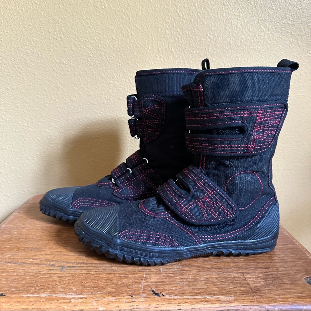 Fugu Japan Sa-Me Black and Red Shoes